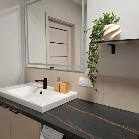 Trimare Uno Sztutowo